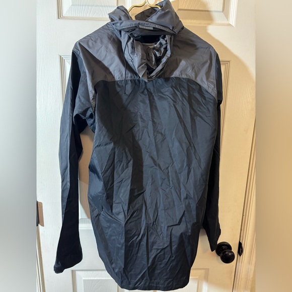 Columbia Men's Black and Gray Windbreaker - Picture 2 of 6